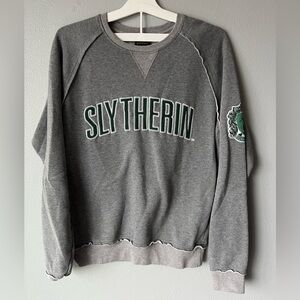 Universal Studios Harry Potter grey Slytherin crew neck sweatshirt Women’s M